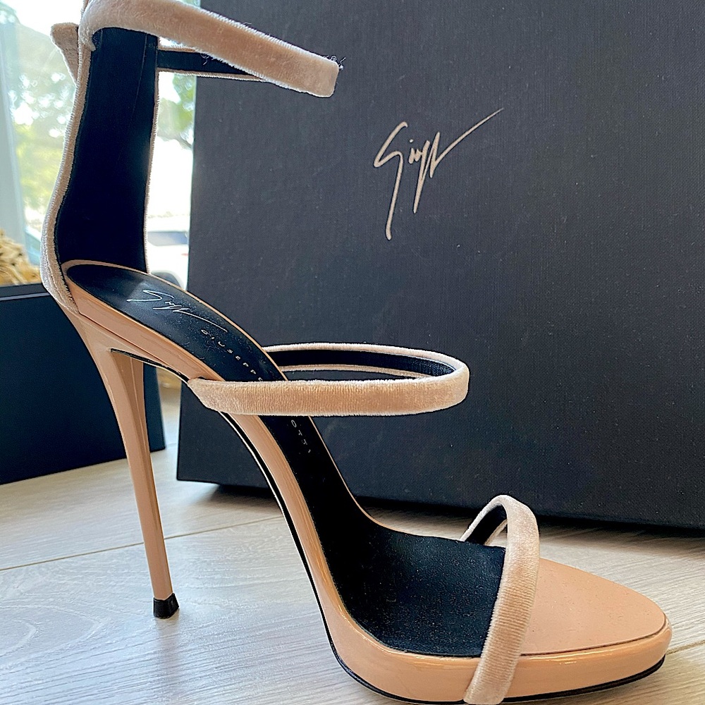 Giuseppe Zanotti blush velvet sandals